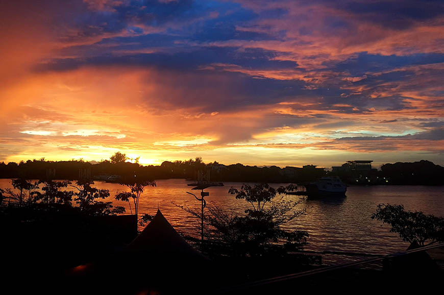 Borneo - Kota Kinabalu - Sunset dinner cruise of the South China Sea