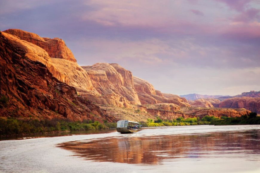 Sunset jet boat tour on the Colorado River with dinner